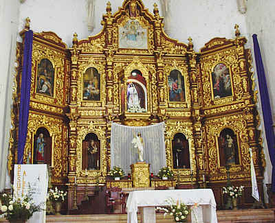 Altar mit Rosenkranzjungfrau 
