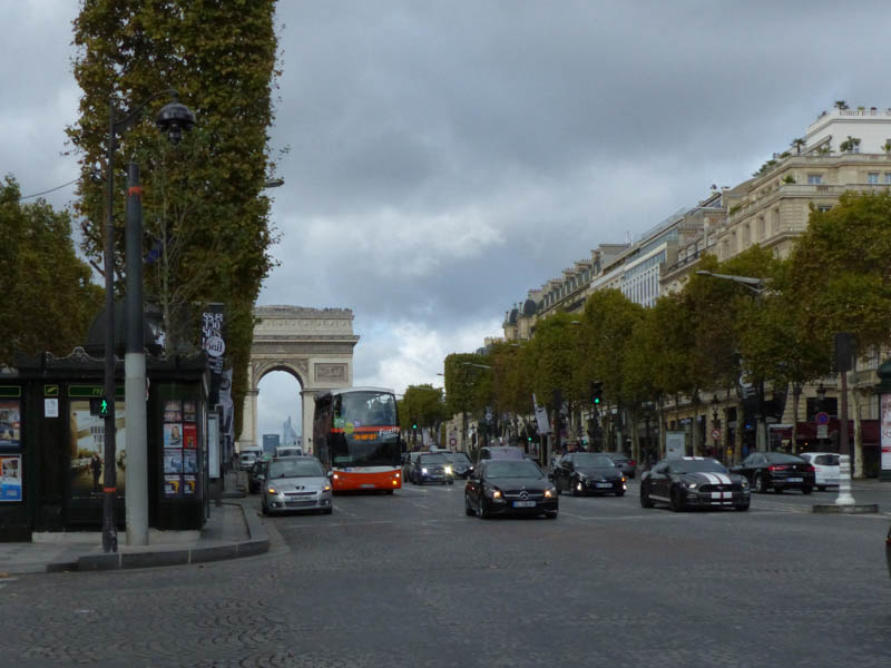 Champs-Elysées mit Blick zum Triumphbogen